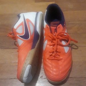 Nike Gato Cushlon Indoor Soccer M8.5